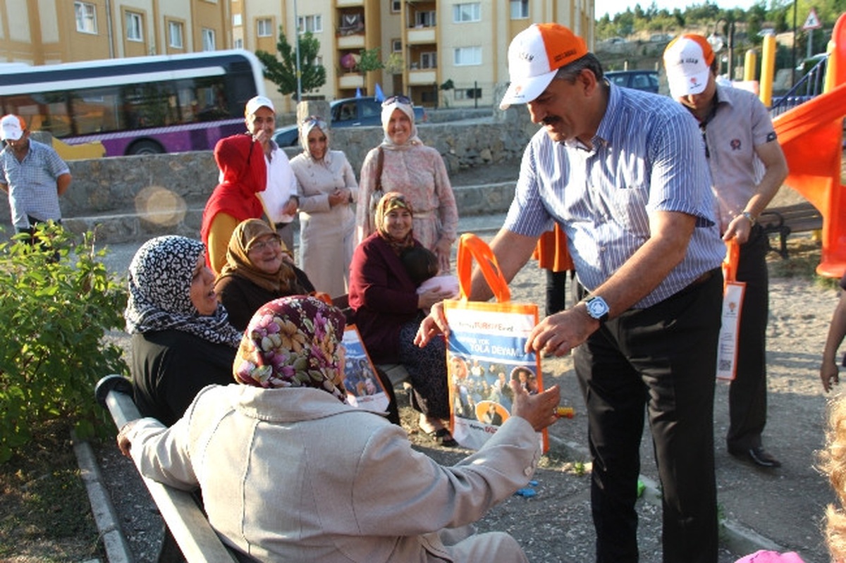 AK Parti Düzce Teşkilatı Kalıcı Konutlarda Ki Evleri Gezdi