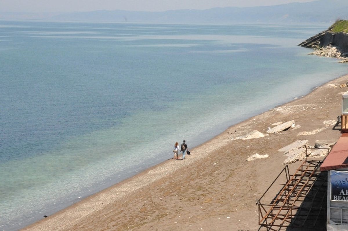 Akçakoca\'da Plajlar Boşaldı
