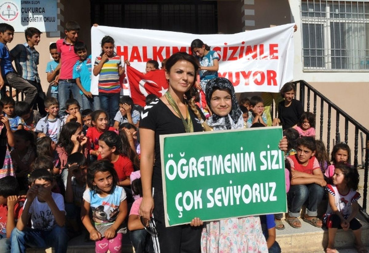 Altın Madalya Kazanan Şampiyon Sevincini Öğrencileri ile Paylaştı