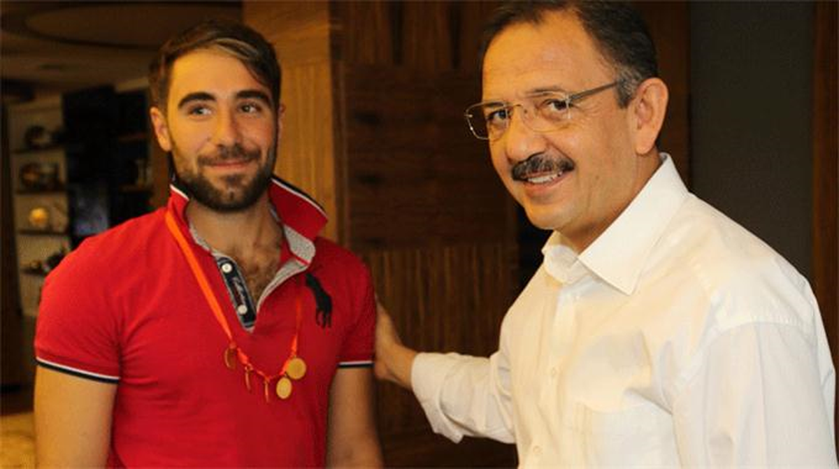 Ampute Milli Takımı Futbolcusu Gözüaçık, Altınla Ödüllendirildi