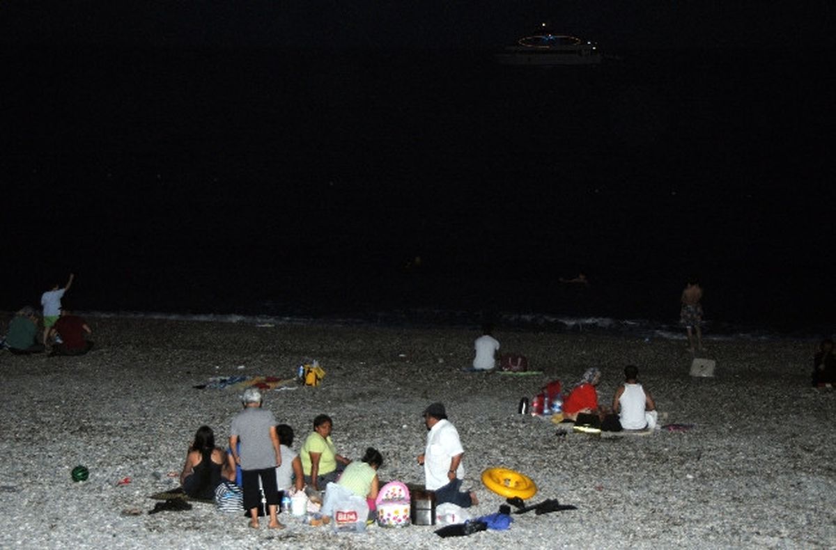 Antalya\'da İftar Sofraları Sahile Taşındı