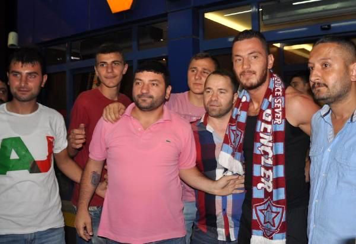 Trabzonspor\'da Aykut Demir ile Sözleşme İmzalandı