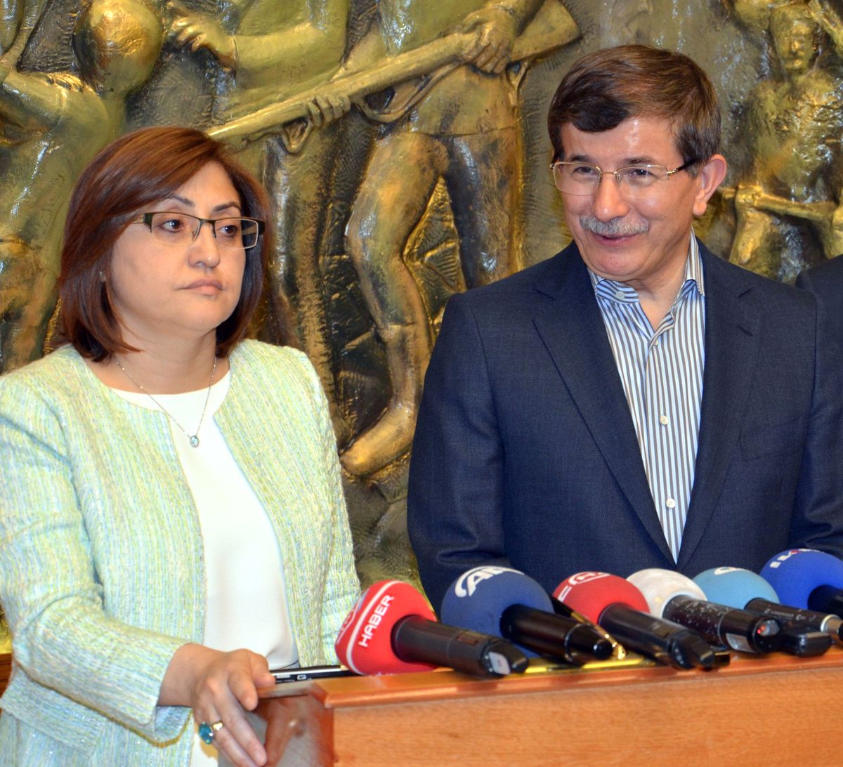 Bakan Davutoğlu ve Bakan Şahin, Vali Ata\'yı Ziyaret Etti