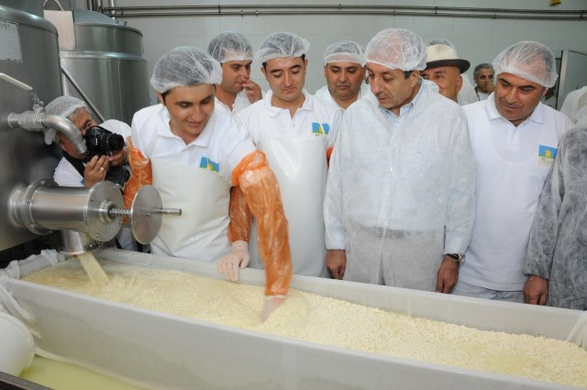 Bakan Eker, Manavgat\'ta Bulunan Bir Çiftlikte İncelemelerde Bulundu