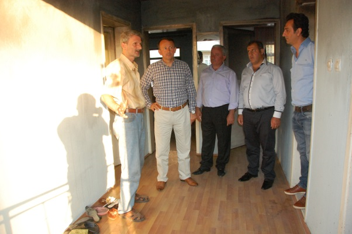 Başkan Karabalık Evi Yanan Aileyi Ziyaret Etti