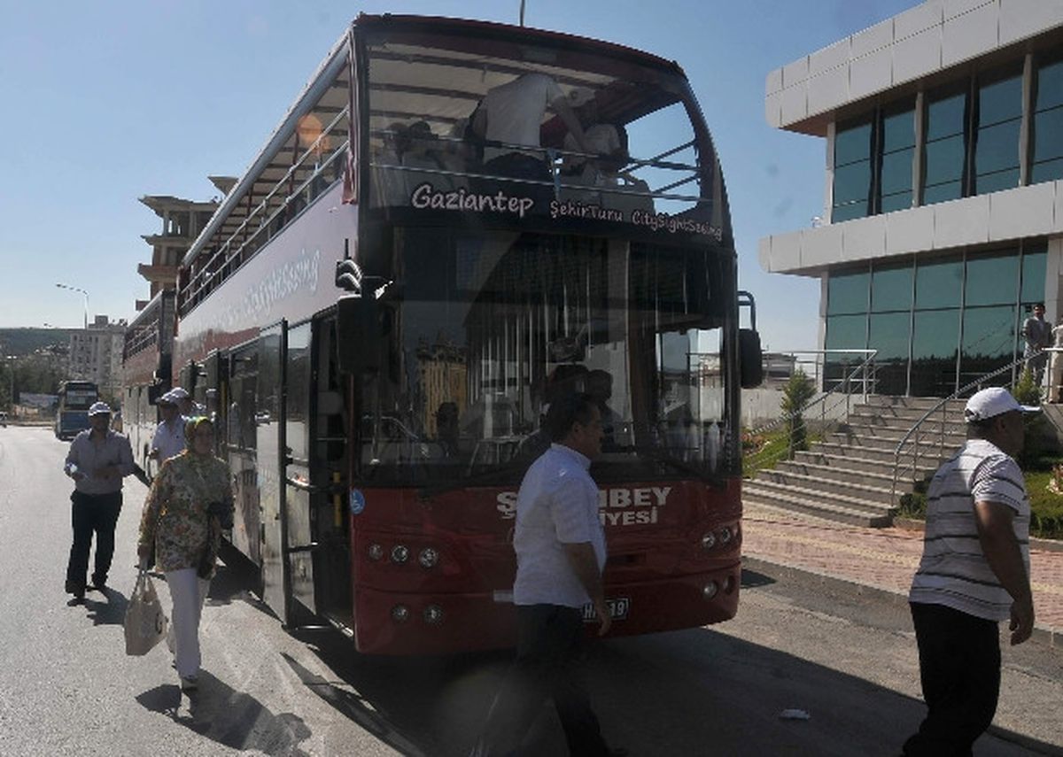 Başkan Tahmazoğlu, Gazeteciler ile Birlikte Şehit Turu Yaptı