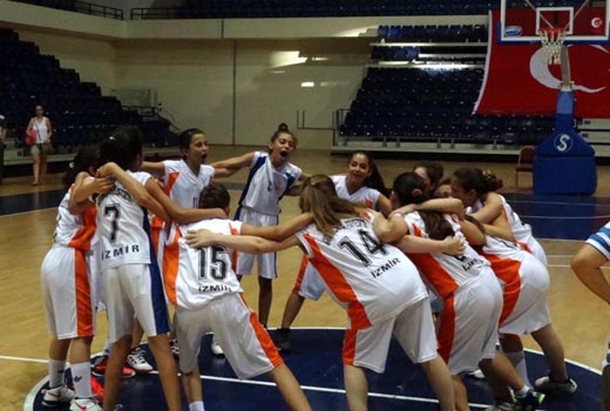 Basketbolculardan Büyük Başarı