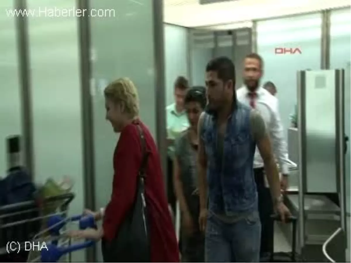 Beyazlı Takımın Kampına Katılmak İçin Berlin\'e Ulaştı