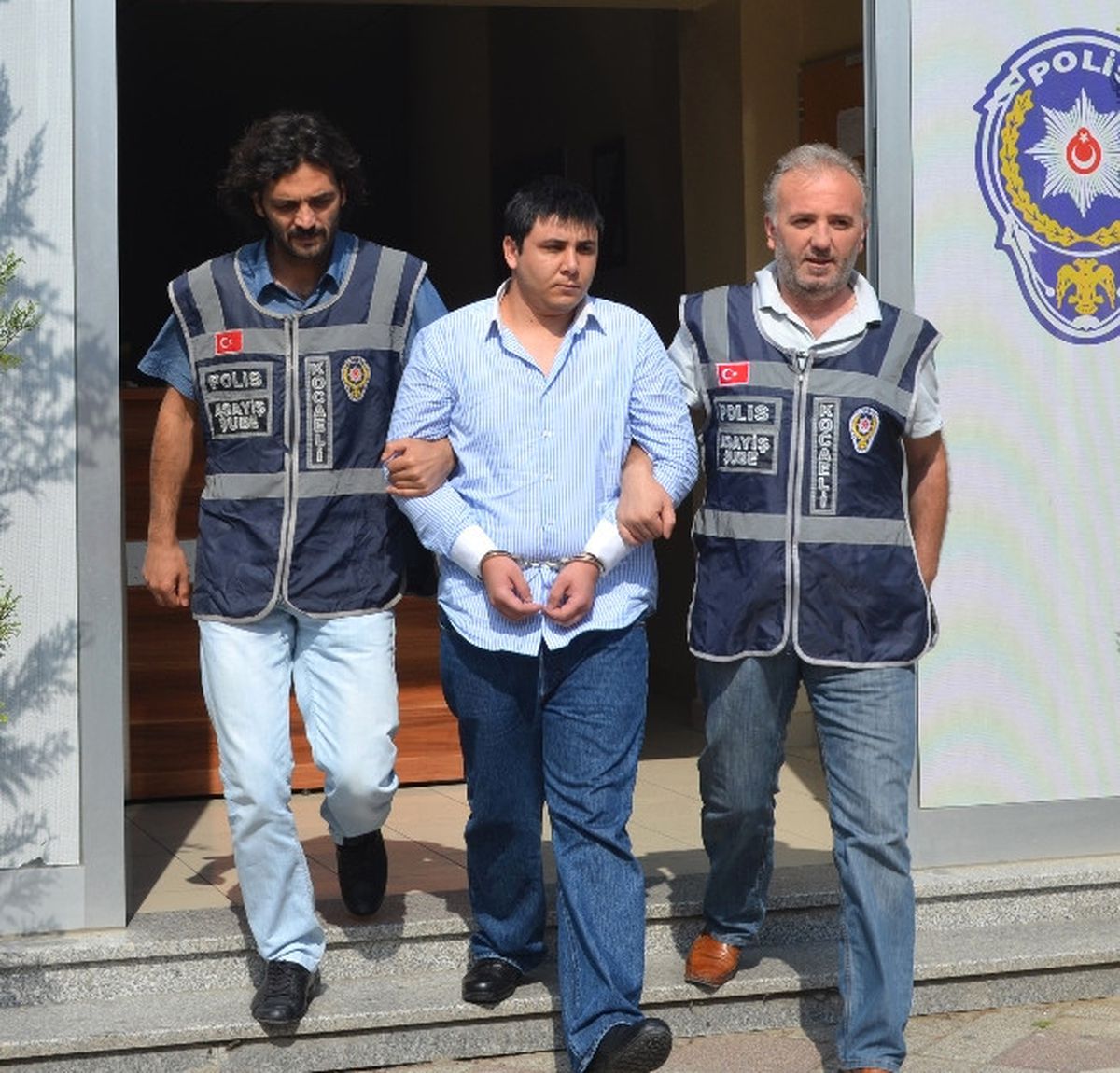 Cinayet Zanlısı Teslim Oldu