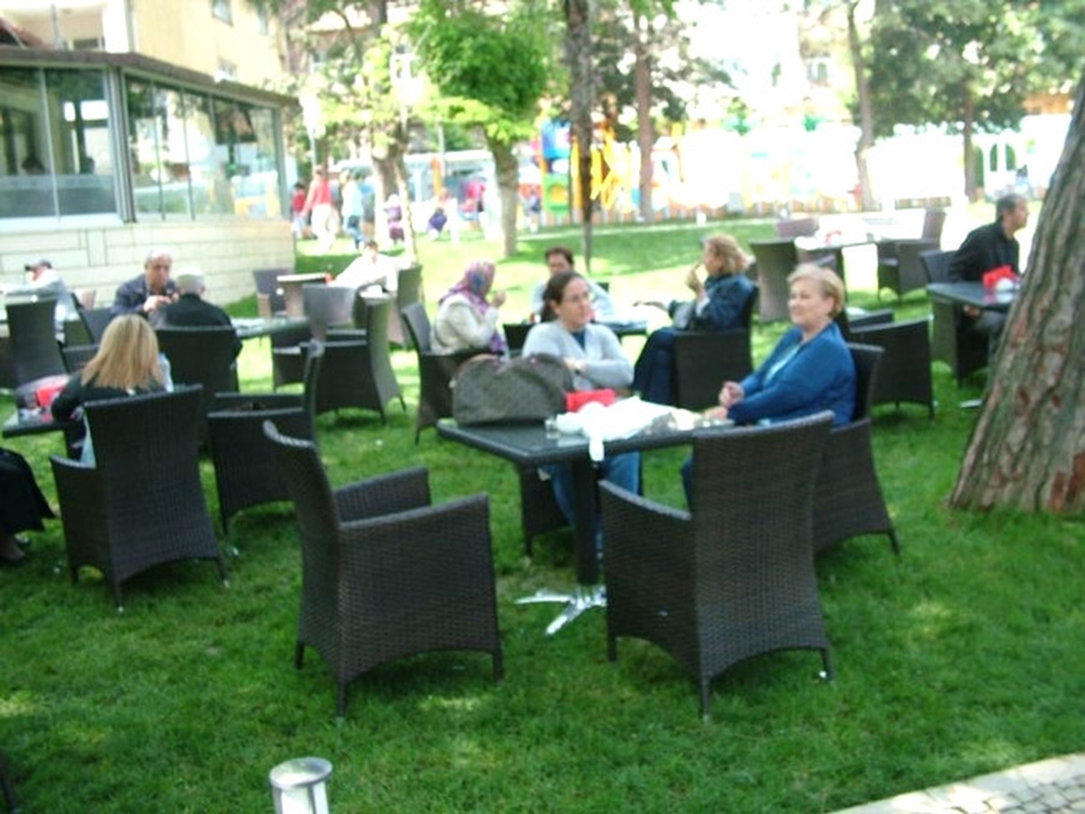 Cumhuriyet ve Fevziye Parkı Gece İkiye Kadar Açık