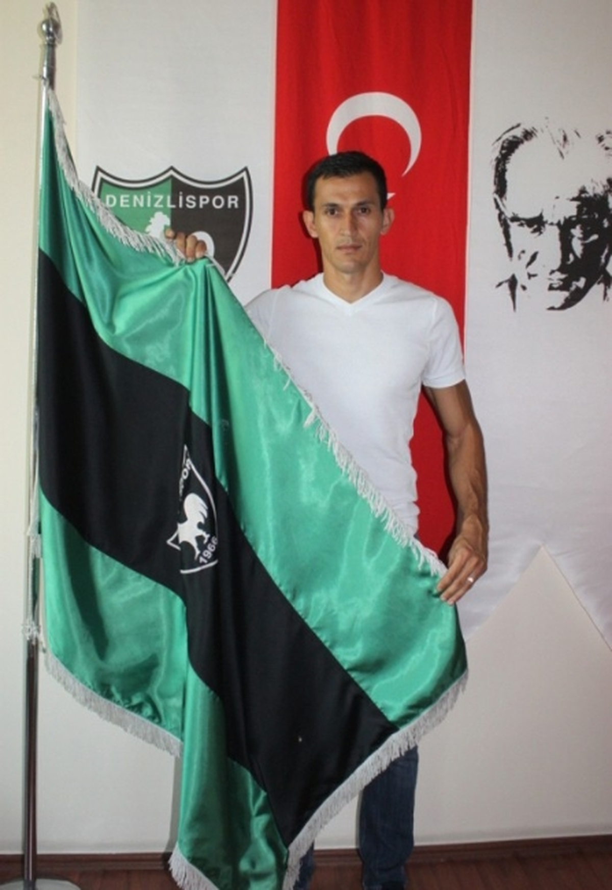 Denizlispor Azeri Oyuncuyla Sözleşme İmzaladı