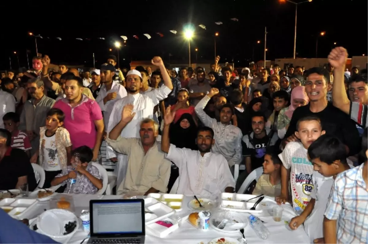 Dışişleri Bakanı Davutoğlu, Suriyelilere Seslendi