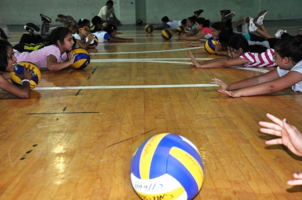 Düzce\'de Yaz Spor Voleybol Kursuna Tam Destek