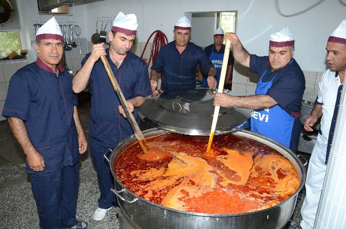 Elbistan\'da Aşevinde Kazanlar Kaynadı