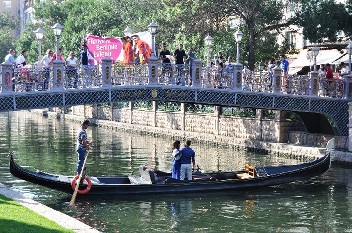 Eskişehir\'de İlginç Evlilik Teklifi