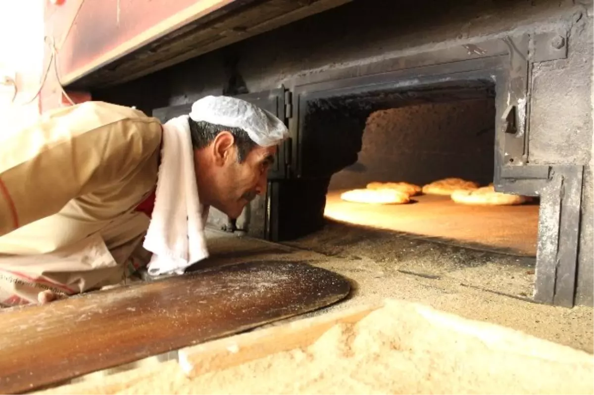 Fırıncılar Sıcaklara Meydan Okuyor