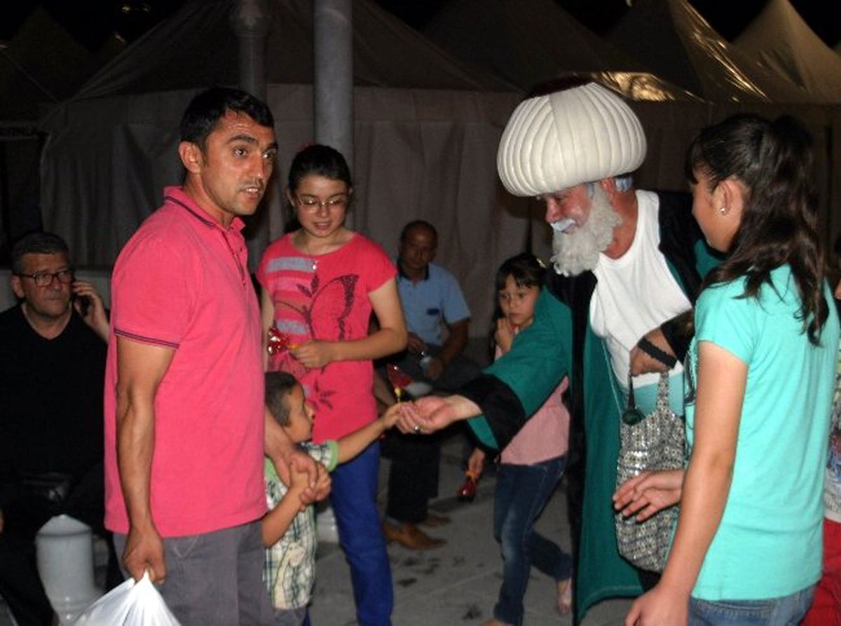 İlk Teravih Namazında Camiler Doldu Taştı