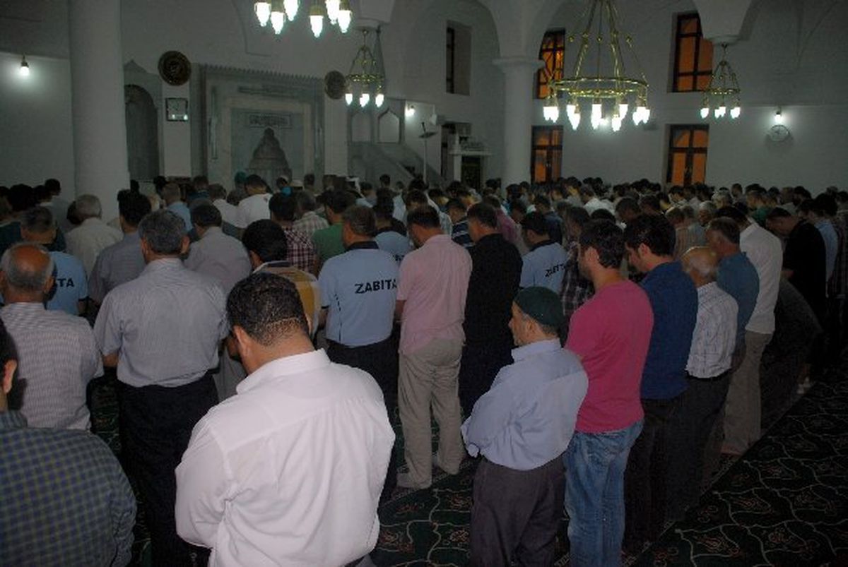 İlk Teravih Namazında Camiler Doldu Taştı