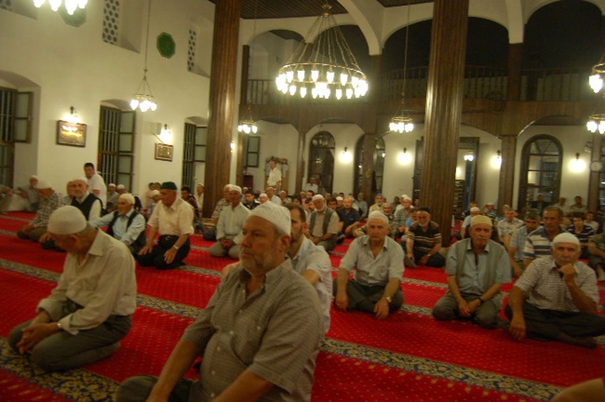 İlk Teravih Namazları Kılındı