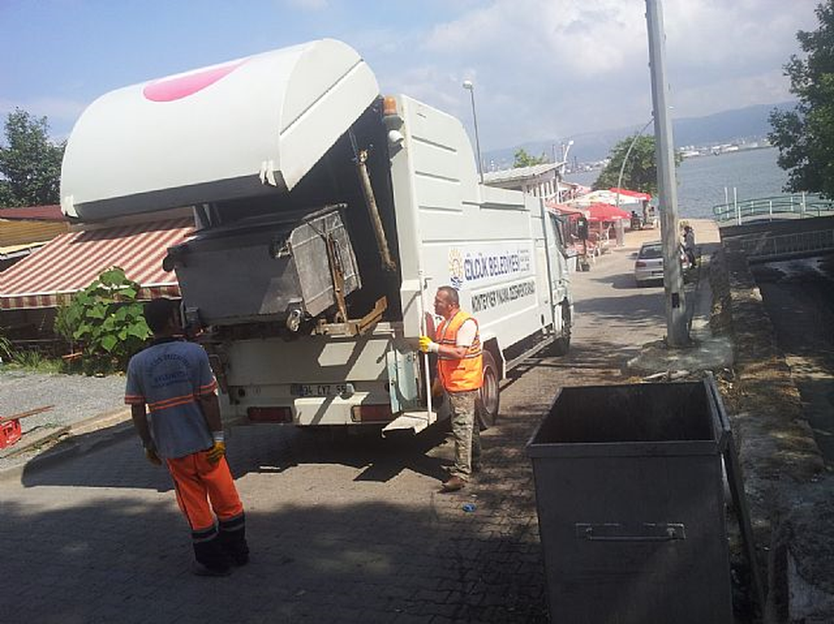 İlkadım\'da Çöp Konteynerleri Dezenfekte Edildi