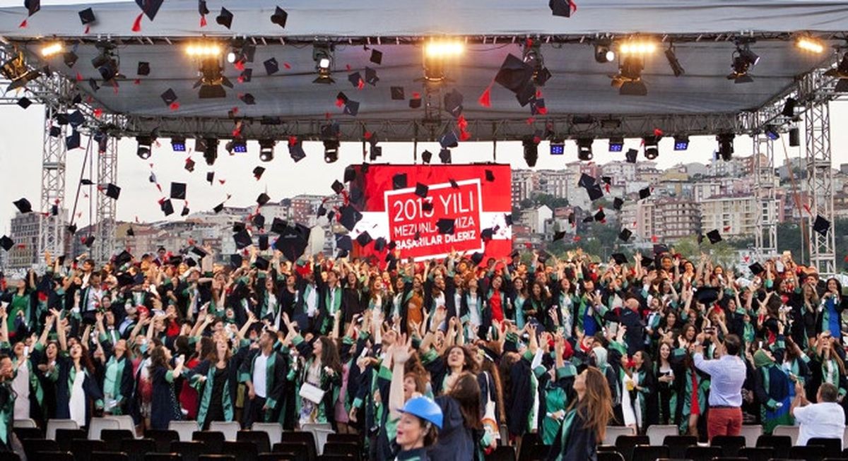 İstanbul Bilgi Üniversitesi 20 Bininci Mezununu Verdi