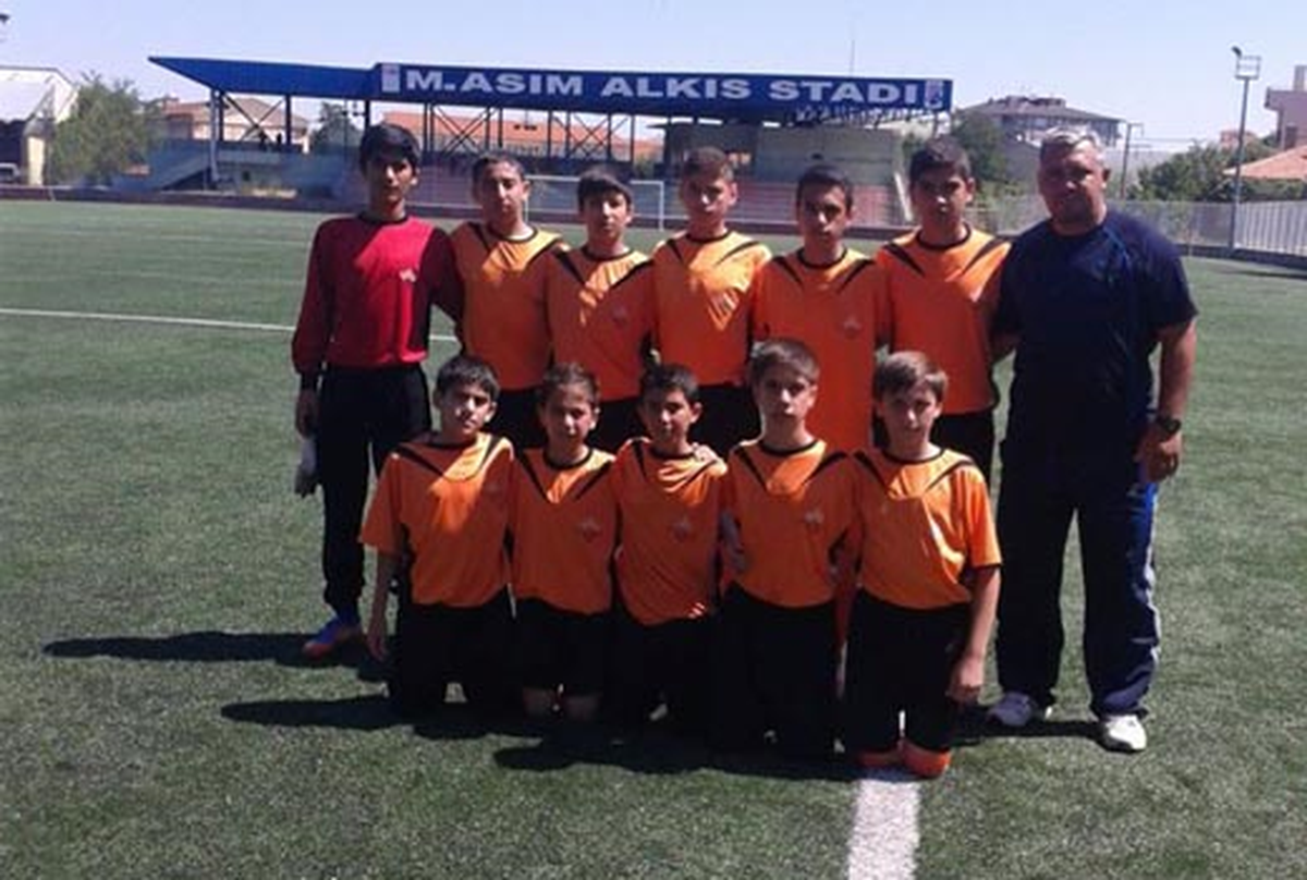 Karabağlar\'ın U-13 Futbol Takımının Yıldızı Parlıyor
