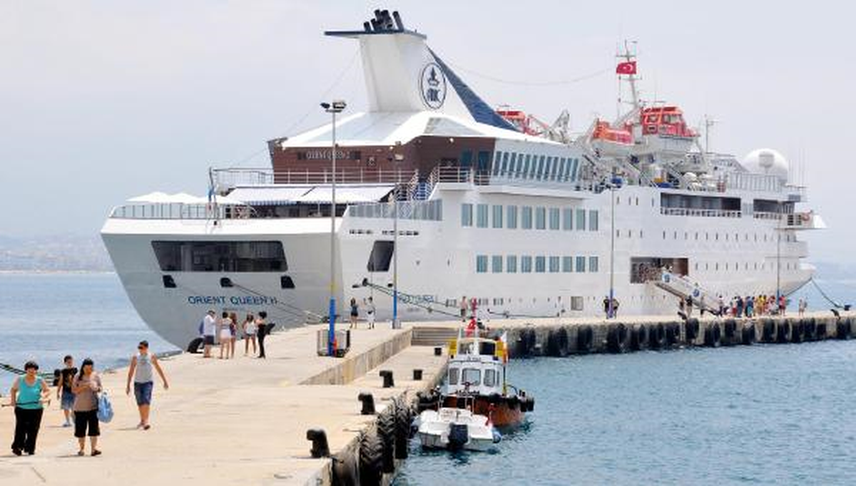 Lübnanlı Turistler Lüks Gemiyle Alanya\'ya Geldi