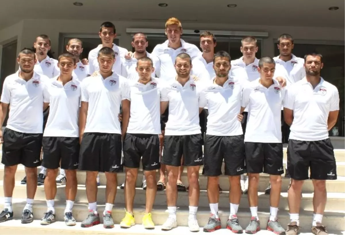 Manisaspor Genç Ekibiyle Hazırlıklarını Sürdürüyor