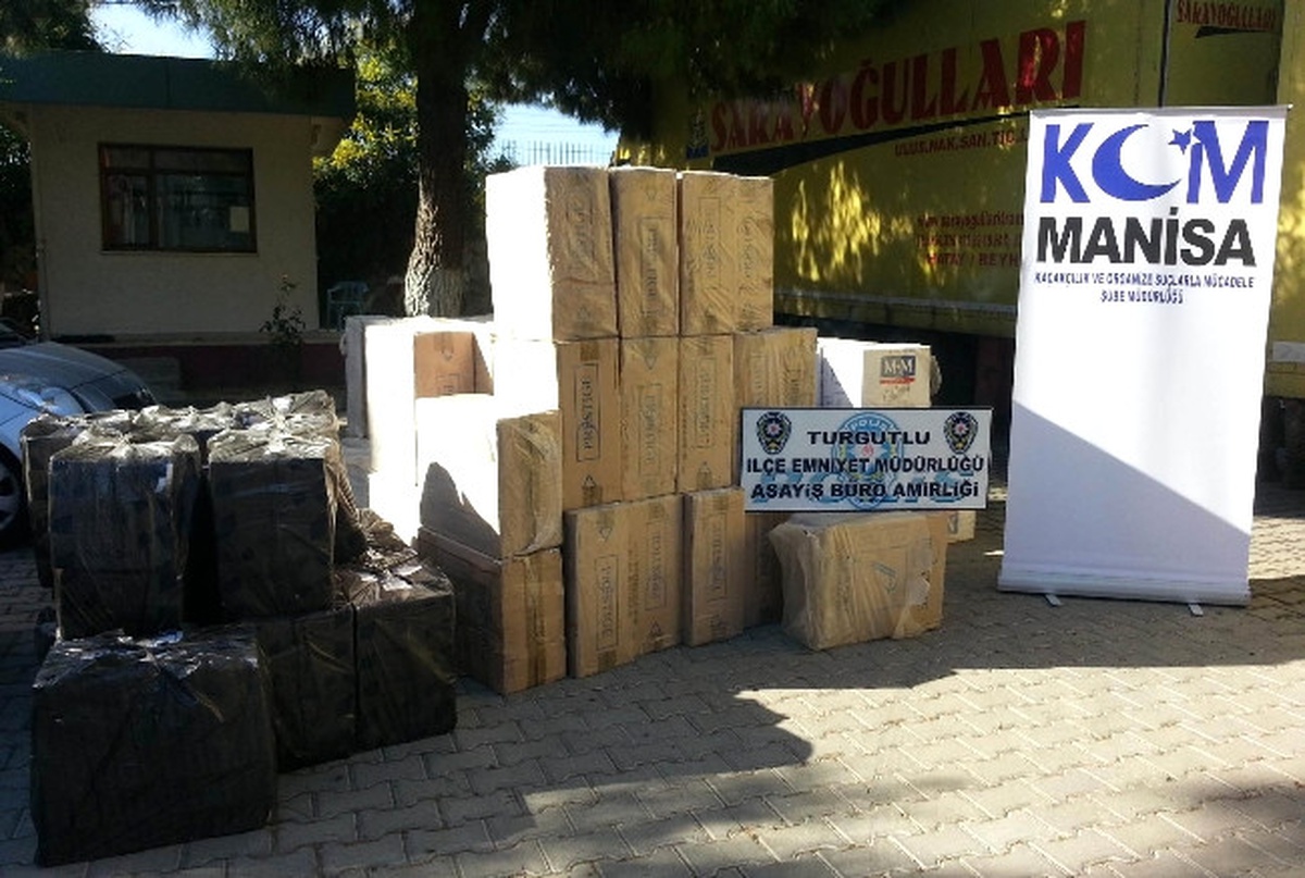 Meyve Sepetlerinin Arasından Kaçak Sigara Çıktı