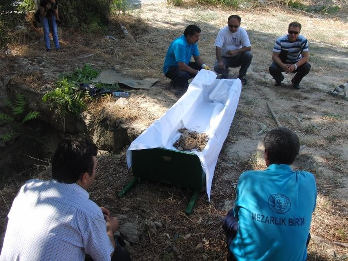 Mezarlar Spor Kompleksi Yapılması İçin Taşındı