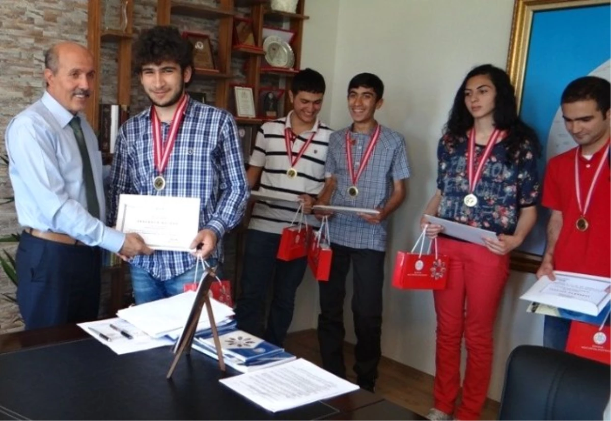 LYS\'de Erzurum Şampiyonları Ödüllendirdi