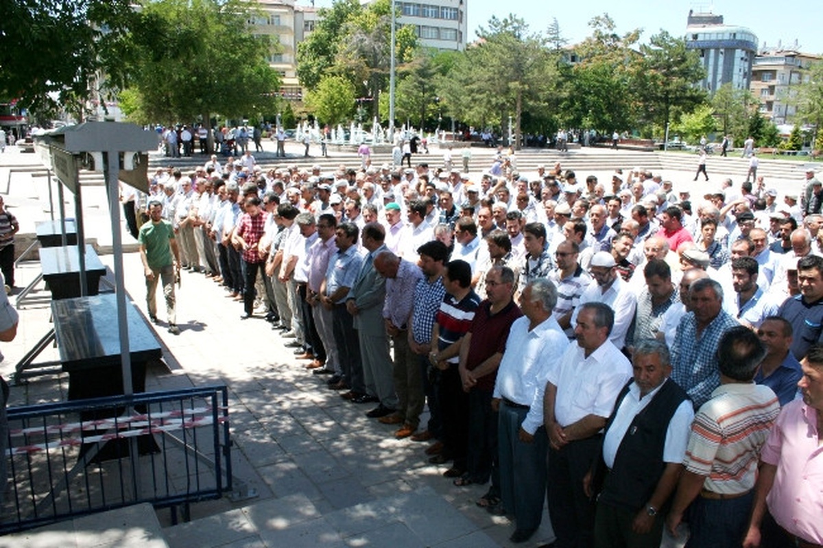 Mısır\'da Ölenler İçin Gıyabi Cenaze Namazı