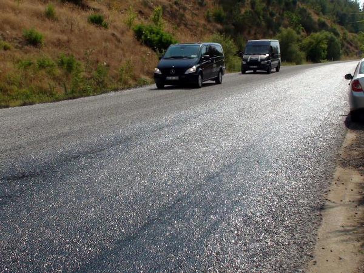 Muğla\'da Aşırı Sıcak Asfaltı Eritti