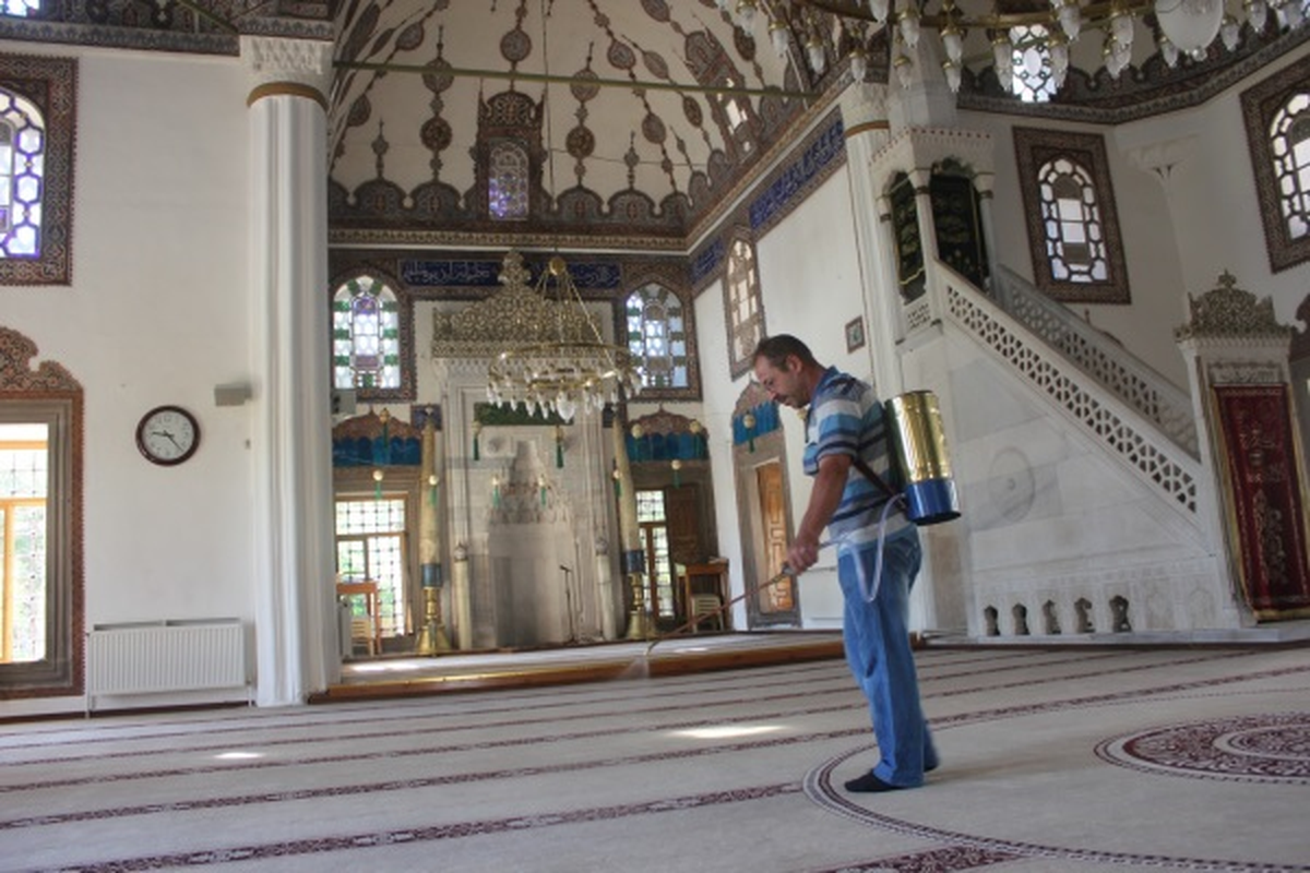 Nevşehir Belediyesi\'nden Camilere Gül Suyu