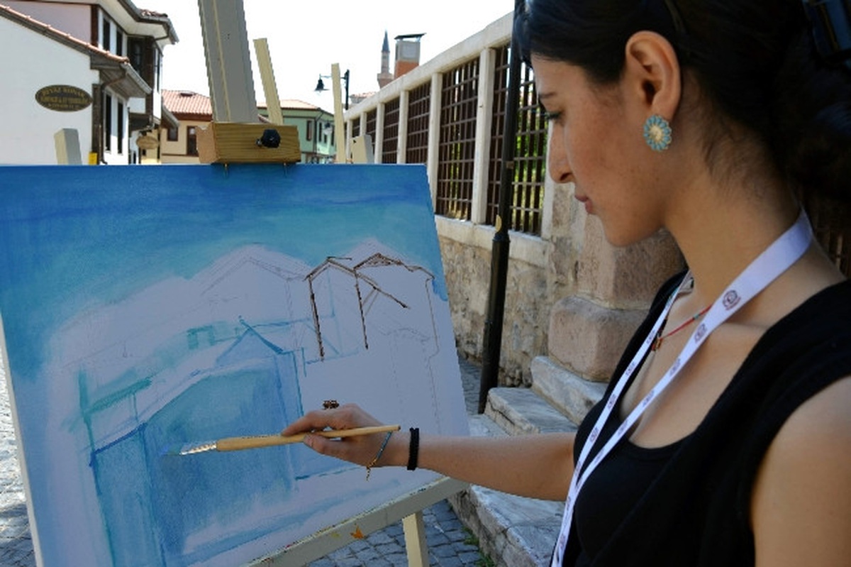 (Özel Haber) 18 Ülkeden Gelen 19 Ressam Eskişehir\'i Resmediyor