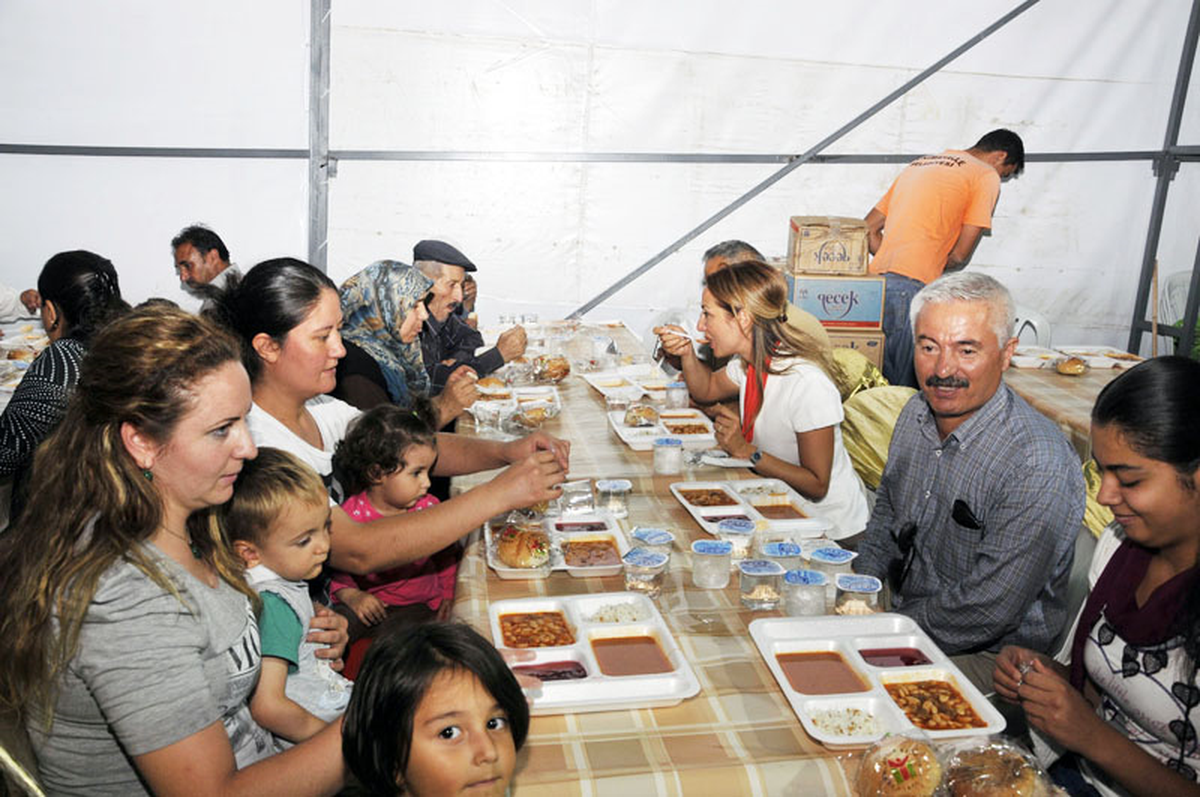 Patnos\'ta 300 Kişilik İftar Çadırı Kuruldu