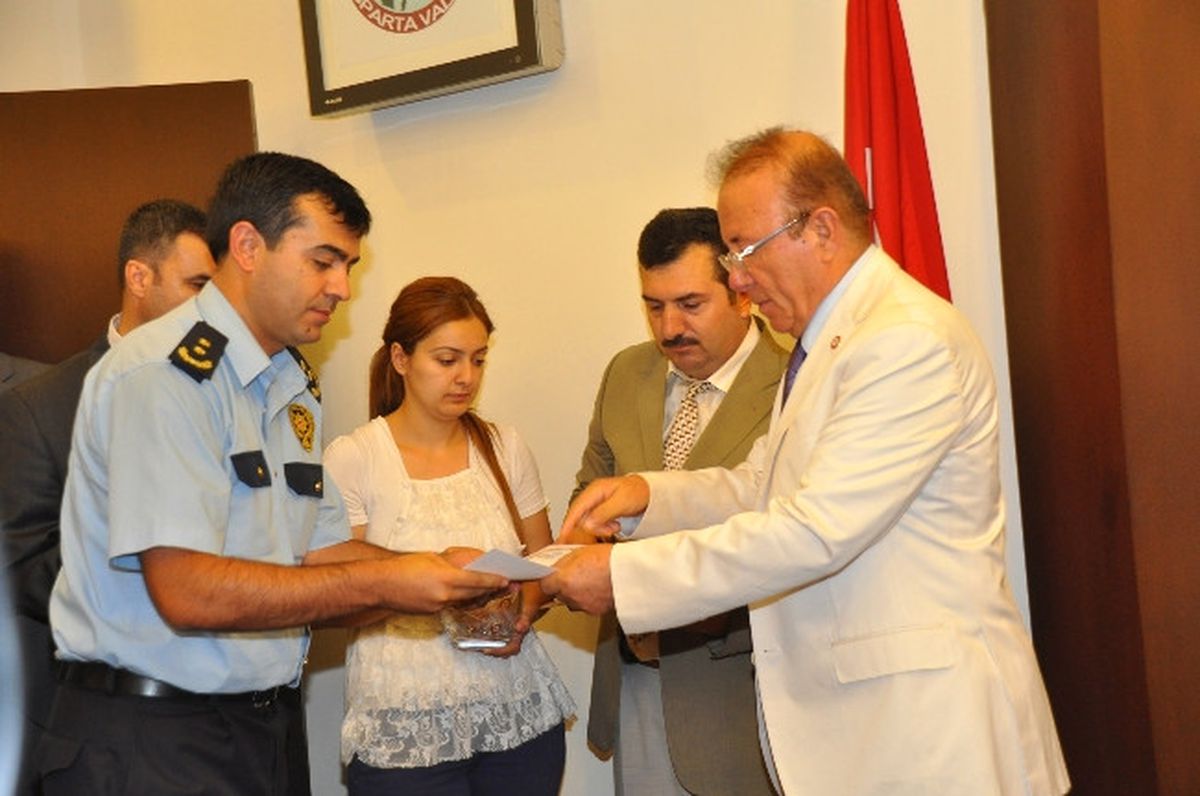 Polise Üstün Başarı Belgesi