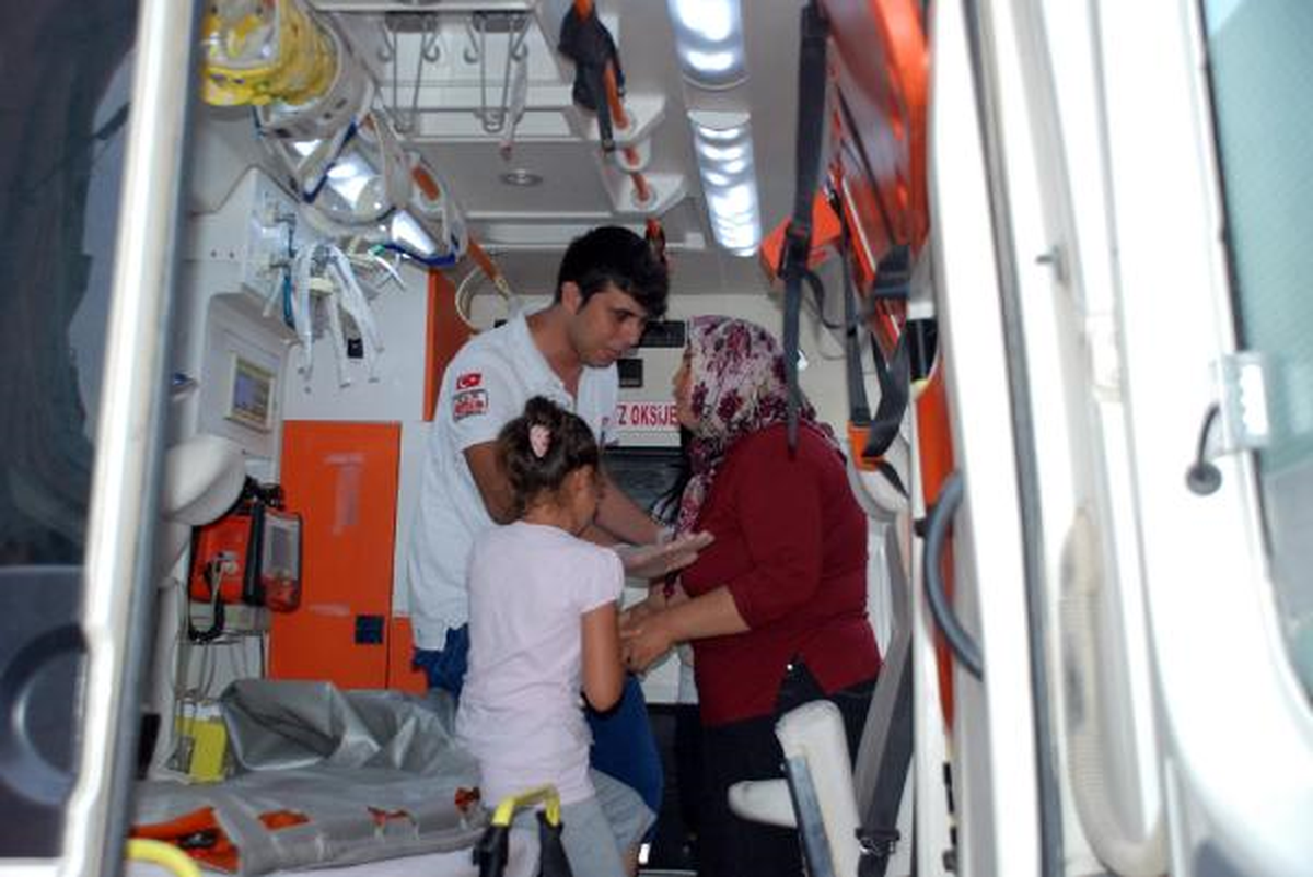 Polisten Kaçan Sürücü 2 Kişiyi Yaraladı
