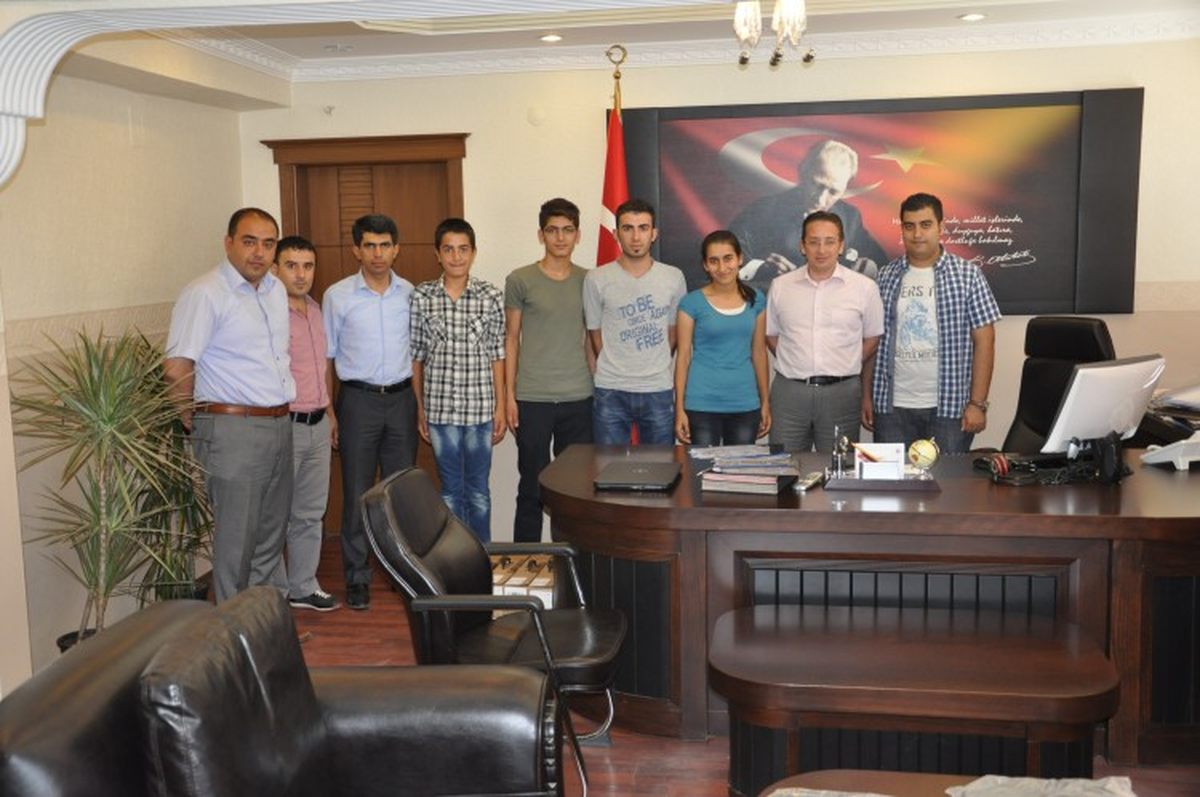 Silopi Kaymakamı\'ndan Dereceye Giren Öğrencilere Ödül