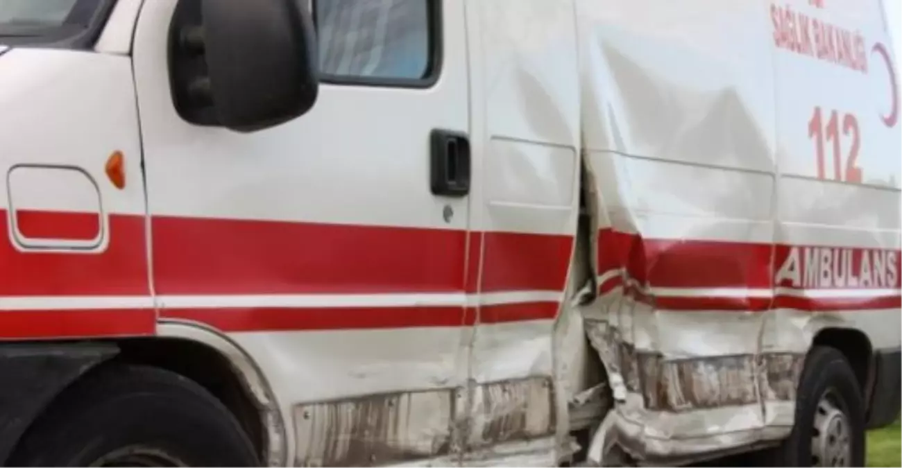 Simav\'da Ambulans Devrildi: 4 Yaralı