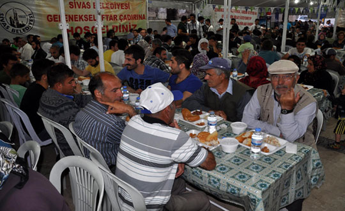 Sivas\'ta Buruciye Medresesi\'nde İftar