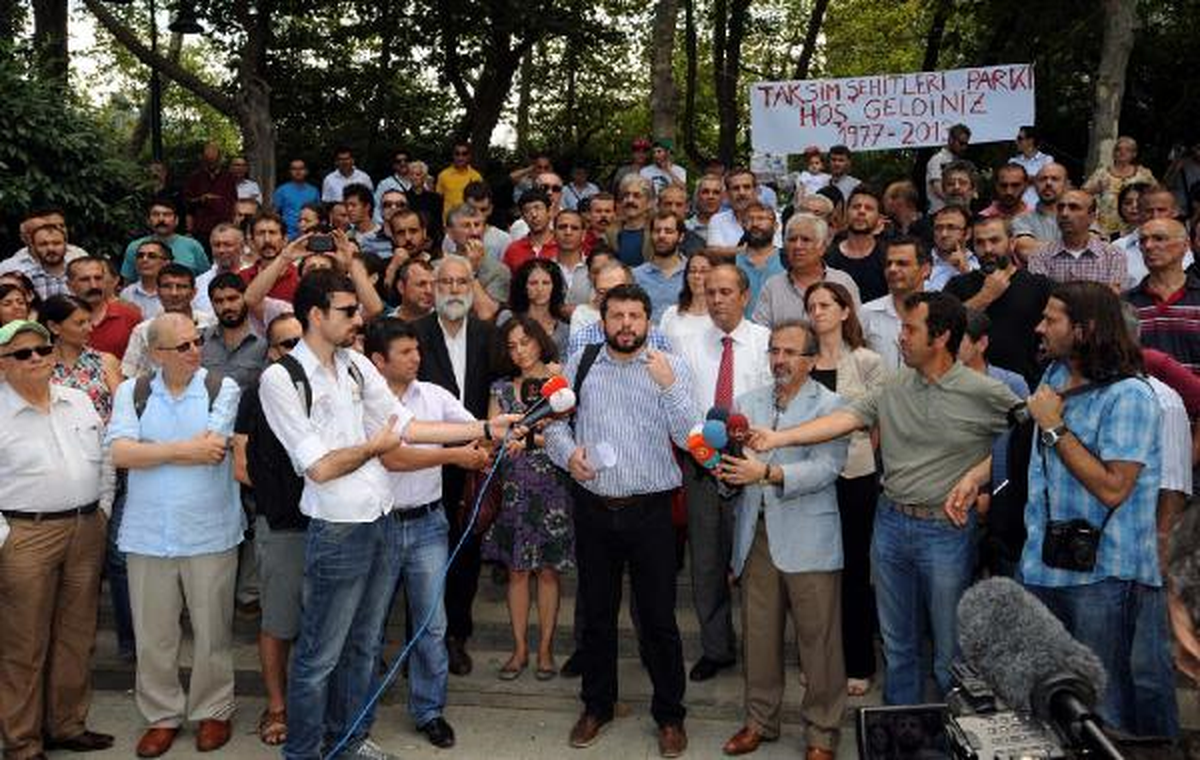 Taksim Dayanışması\'ndan Gezi Parkı\'nda Protesto Yürüyüşü
