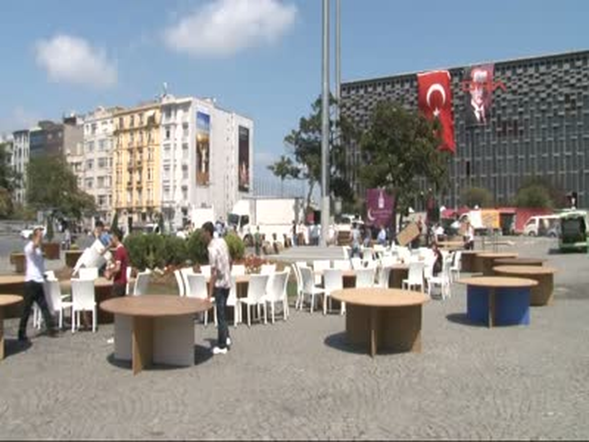 Taksim\'de İftar Hazırlığı