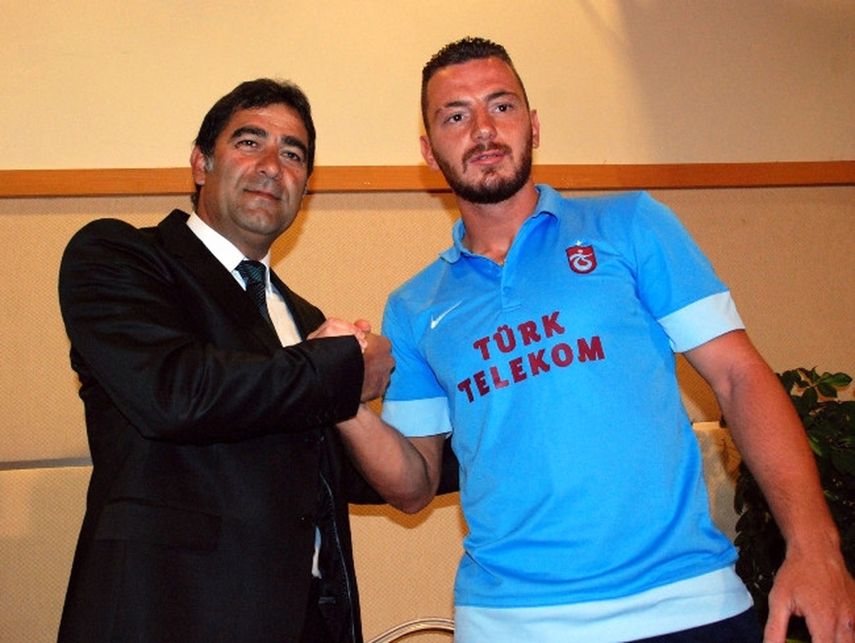 Trabzonspor, Aykut Demir ile 5 Yıllık Sözleşme İmzaladı