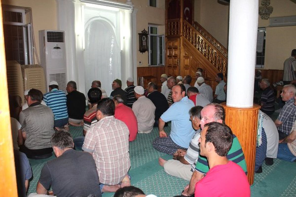 Urla\'da İlk Teravih Namazı Kılındı