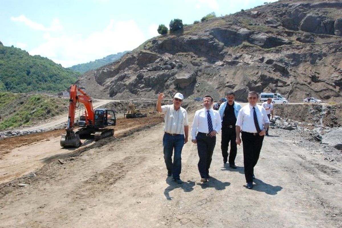 Vali Aksoy, Yılanlı Dere\'de İncelemelerde Bulundu