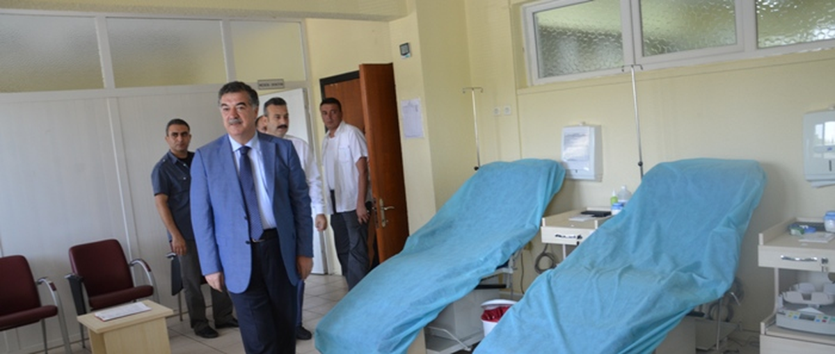 Vali Al\'dan Kızılay Kan Merkezine Ziyaret
