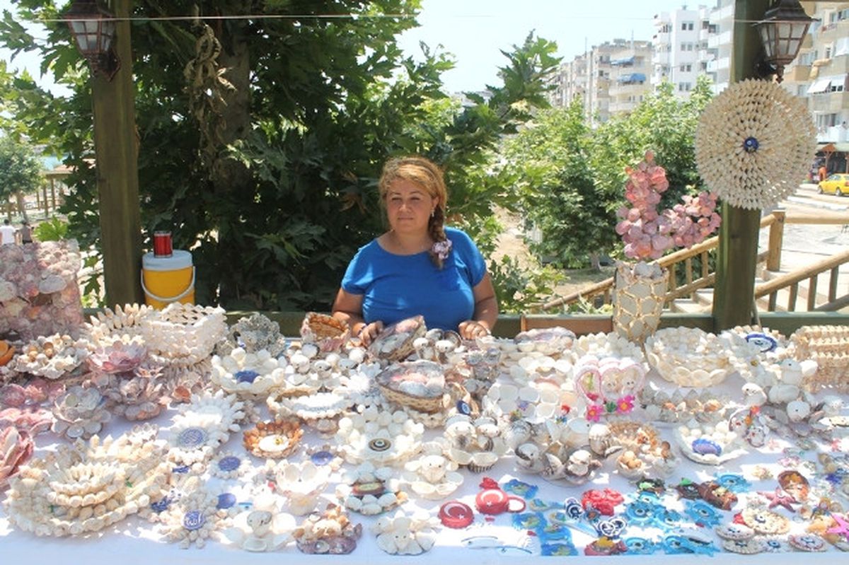 Yumurtalık\'ta Hediyelik Eşya Stantları Açıldı