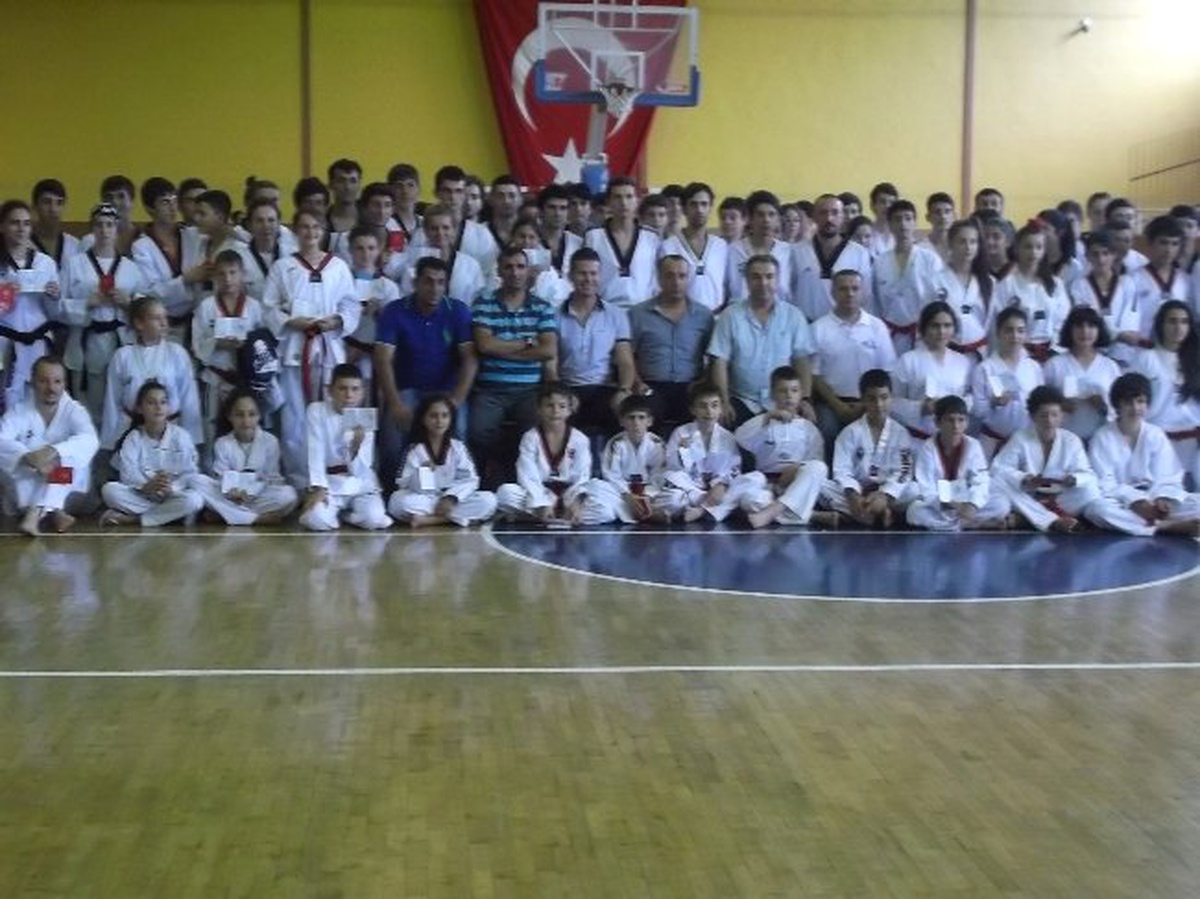 4 Sporcu Siyah Kuşağa Yükseldi