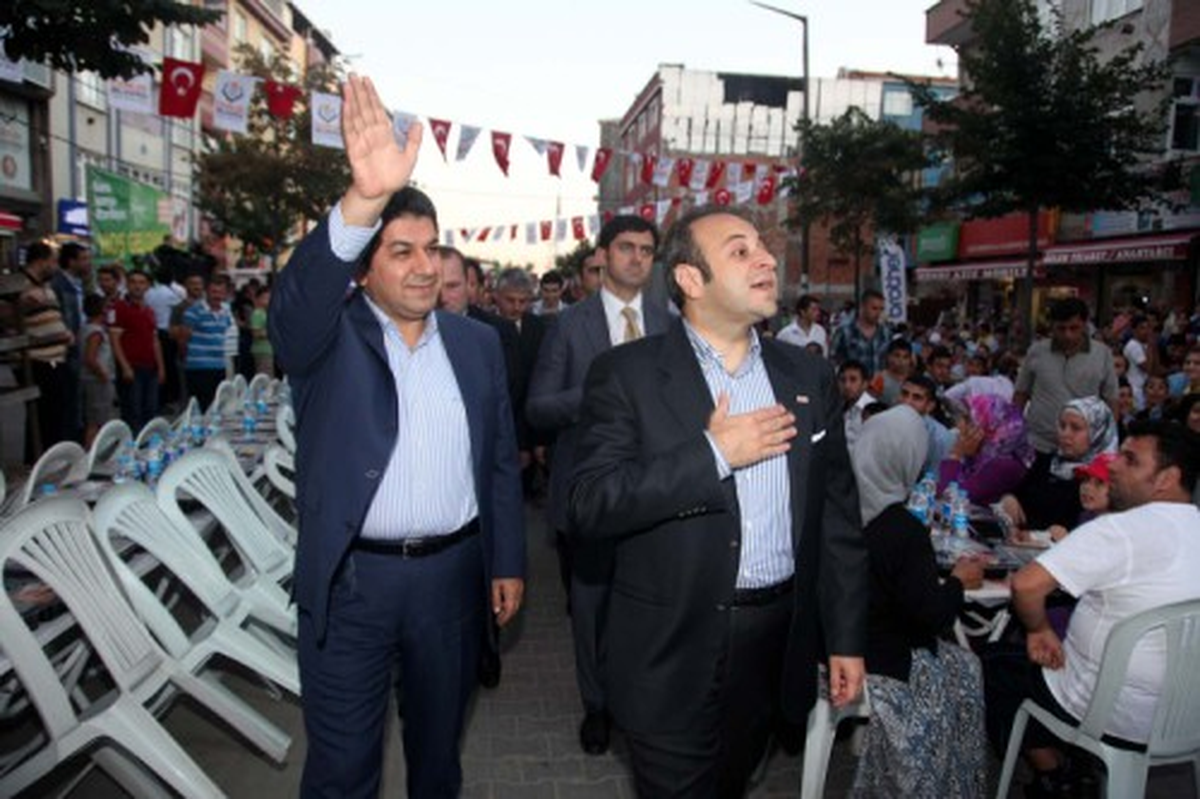 AB Bakanı Bağış, Bahçelievler\'de Sokak İftarına Katıldı